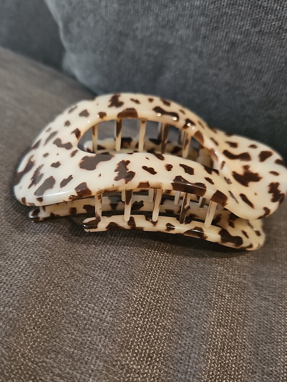 ⭐️2/$10 Large Flat Round Hair Clip (Brand: Teleties)